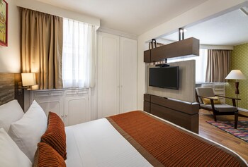 Junior Suite | Premium bedding, down comforters, minibar, in-room safe