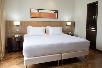 Junior Double Room | Premium bedding, down comforters, pillowtop beds, minibar