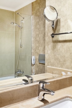 Executive Room | Bathroom sink