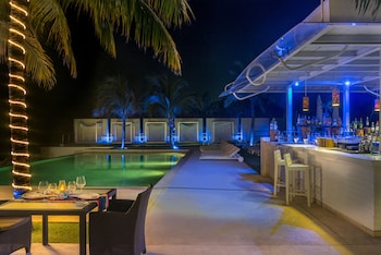 Poolside bar