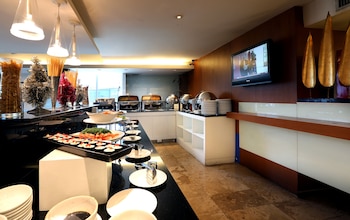 Daily buffet breakfast (THB 400 per person)