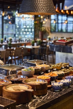 Daily buffet breakfast (EUR 20 per person)