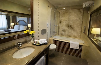 Combined shower/tub, jetted tub, designer toiletries, hair dryer