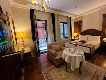 Deluxe Double or Twin Room | Premium bedding, minibar, in-room safe, individually decorated