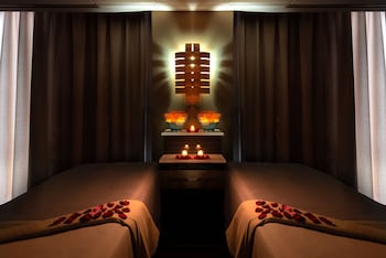 Couples treatment rooms, sauna, body treatments, aromatherapy