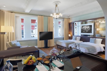 Deluxe Room, 2 Twin Beds | Premium bedding, minibar, in-room safe, desk