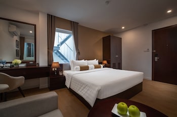 Deluxe Double or Twin Room | Minibar, in-room safe, individually decorated, desk