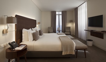 Deluxe Double Room | Minibar, in-room safe, soundproofing, free WiFi