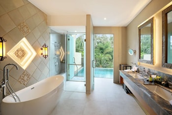 Sutera Garden Villa with Private Pool | Bathroom | Rainfall showerhead, free toiletries, hair dryer, bathrobes