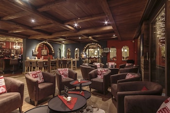 Lobby lounge