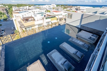 Outdoor pool, sun loungers