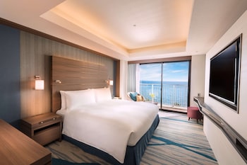 KING ONE BEDROOM SUITE OCEAN VIEW W/ BALCONY  | In-room safe, desk, laptop workspace, blackout drapes