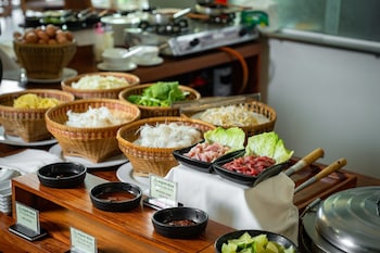 Daily continental breakfast (USD 15 per person)