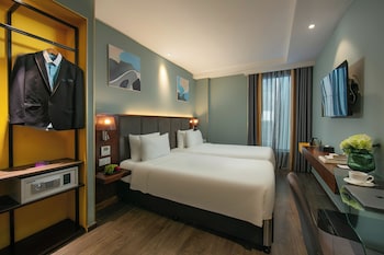 Grand Deluxe Room | Street view