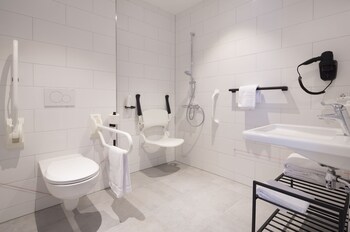 Urban Twin Room, Accessible | Bathroom | Free toiletries, hair dryer, towels