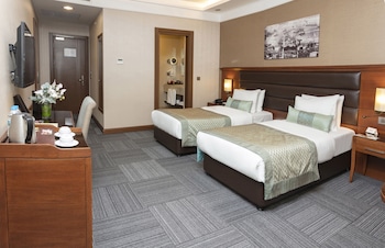 Standard Room, City View | Minibar, in-room safe, desk, soundproofing