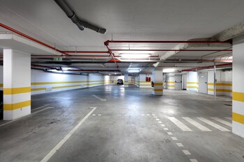 Self parking (EUR 18 per day)