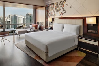 Room, 1 King Bed (Grand) | Premium bedding, minibar, in-room safe, desk