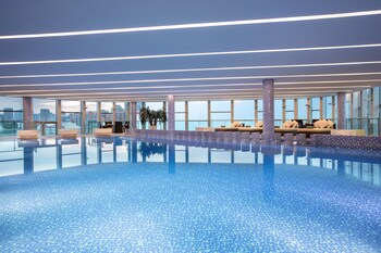 Indoor pool, sun loungers