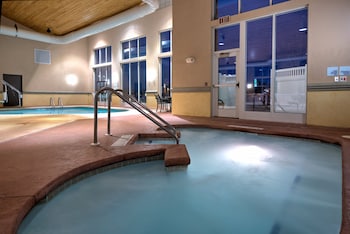 Indoor pool, sun loungers