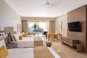 Ambassador Two Bedrooms Family Suite Ocean View | Premium bedding, down comforters, pillowtop beds, free minibar