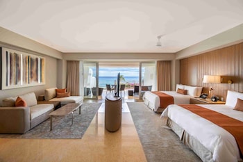 Grand Class Pool Suite Ocean Front | Premium bedding, down comforters, pillowtop beds, free minibar