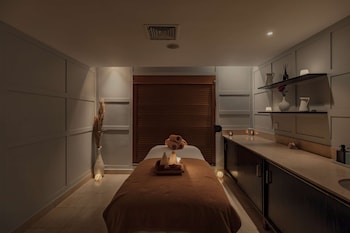 Sauna, steam room, body treatments, Thai massages, facials