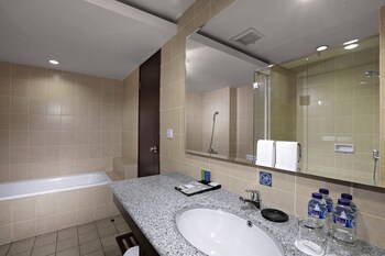 Superior Room, 2 Bedrooms | Bathroom | Shower, free toiletries, hair dryer, towels