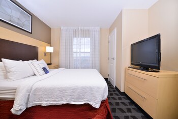 Suite, 2 Bedrooms, Non Smoking | Premium bedding, in-room safe, desk, iron/ironing board