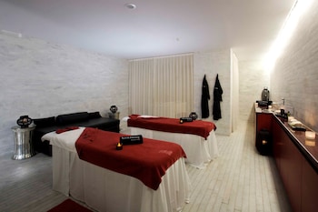 Sauna, steam room, 1 treatment room, massages