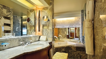 Penthouse Suite, Lounge access - Non Smoking | Bathroom | Combined shower/tub, free toiletries, hair dryer, bathrobes