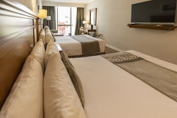 Deluxe Room, 2 Double Beds, Jetted Tub | Premium bedding, down comforters, pillowtop beds, minibar