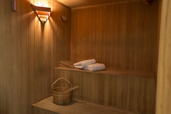 Deep-tissue massages, sports massages, 1 treatment room, massages