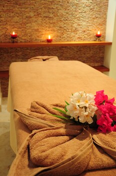 Body treatments, Swedish massages, facials, 3 treatment rooms