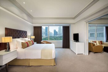 Room, 1 King Bed | Premium bedding, minibar, in-room safe, desk