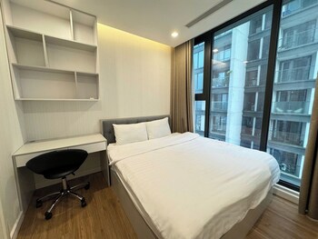 Luxury Apartment, 3 Bedrooms | Premium bedding, in-room safe, blackout drapes, iron/ironing board