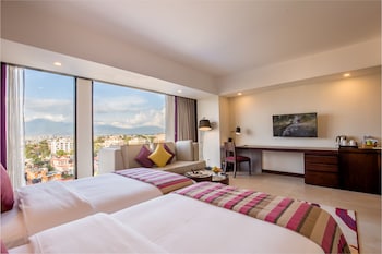 Premium Room, 1 Twin Bed | 1 bedroom, minibar, in-room safe, iron/ironing board