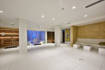 Couples treatment rooms, sauna, spa tub, steam room, Turkish bath