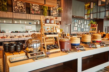 Daily buffet breakfast (THB 471 per person)