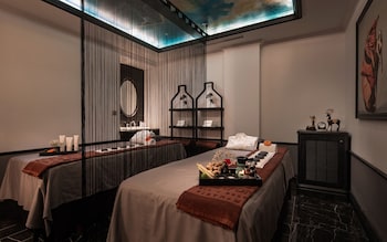 Couples treatment rooms, body treatments, aromatherapy