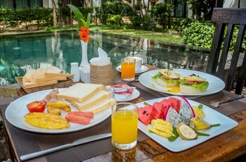 Daily buffet breakfast (KHR 20000 per person)