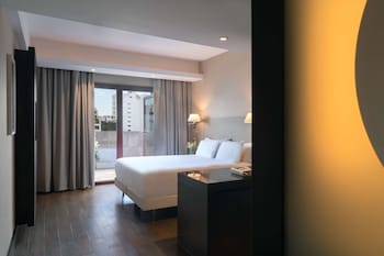 Superior Room | Premium bedding, down comforters, pillowtop beds, minibar