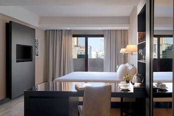 Superior Room | Premium bedding, down comforters, pillowtop beds, minibar