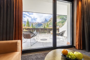 Superior double room with balcony and Matterhorn view | Balcony