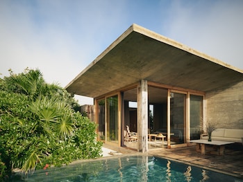 Suite, Oceanfront | Courtyard view