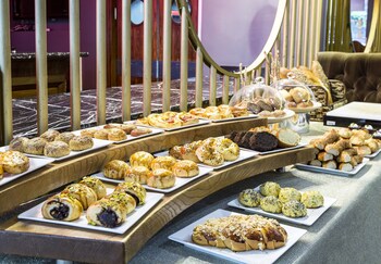 Daily buffet breakfast (EUR 15 per person)