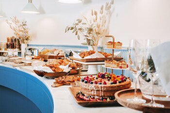 Daily buffet breakfast (EUR 20 per person)