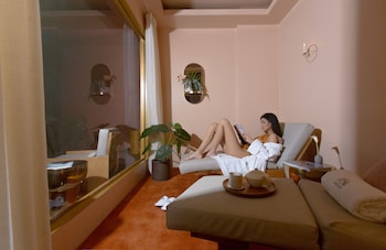 Couples treatment rooms, body treatments, aromatherapy