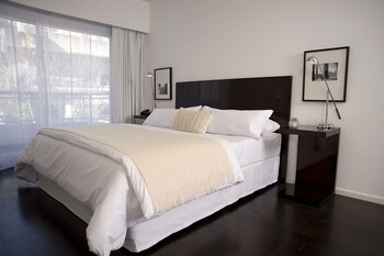 Suite, 1 King Bed, Balcony | Premium bedding, down comforters, pillowtop beds, minibar