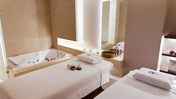 Couples treatment rooms, body treatments, facials